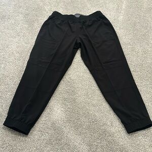 NWT Scrubstar Black Medium Petite Pant
Inseam 25, Waist 28